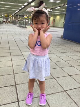 「GAP（ギャップ）のアイテム（トップス、ピンク系）」を使った、Emily さん（キッズ）の夏コーディネート