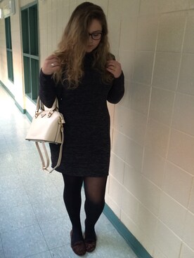 「アイテム（ドレス、グレー系）」を使った、Fiona Coleさん（レディース・170cm）の秋コーディネート