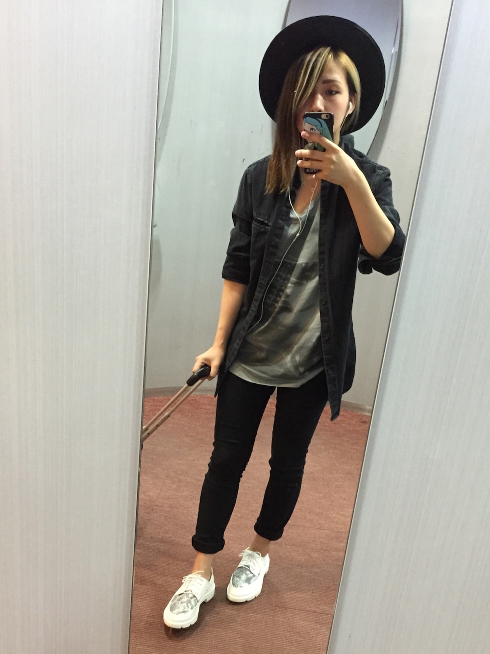 「ラッドミュージシャン、H&M」｜「LAD MUSICIANのアイテム（Tシャツ/カットソー、グレー系）」を使った、Eeezの希英美さん（レディース・159cm）の秋コーディネートの1枚目の写真