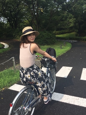 「花柄 スカート」｜「アイテム（スニーカー）」を使った、おぐしゃん。さん（レディース・161cm）の夏コーディネート