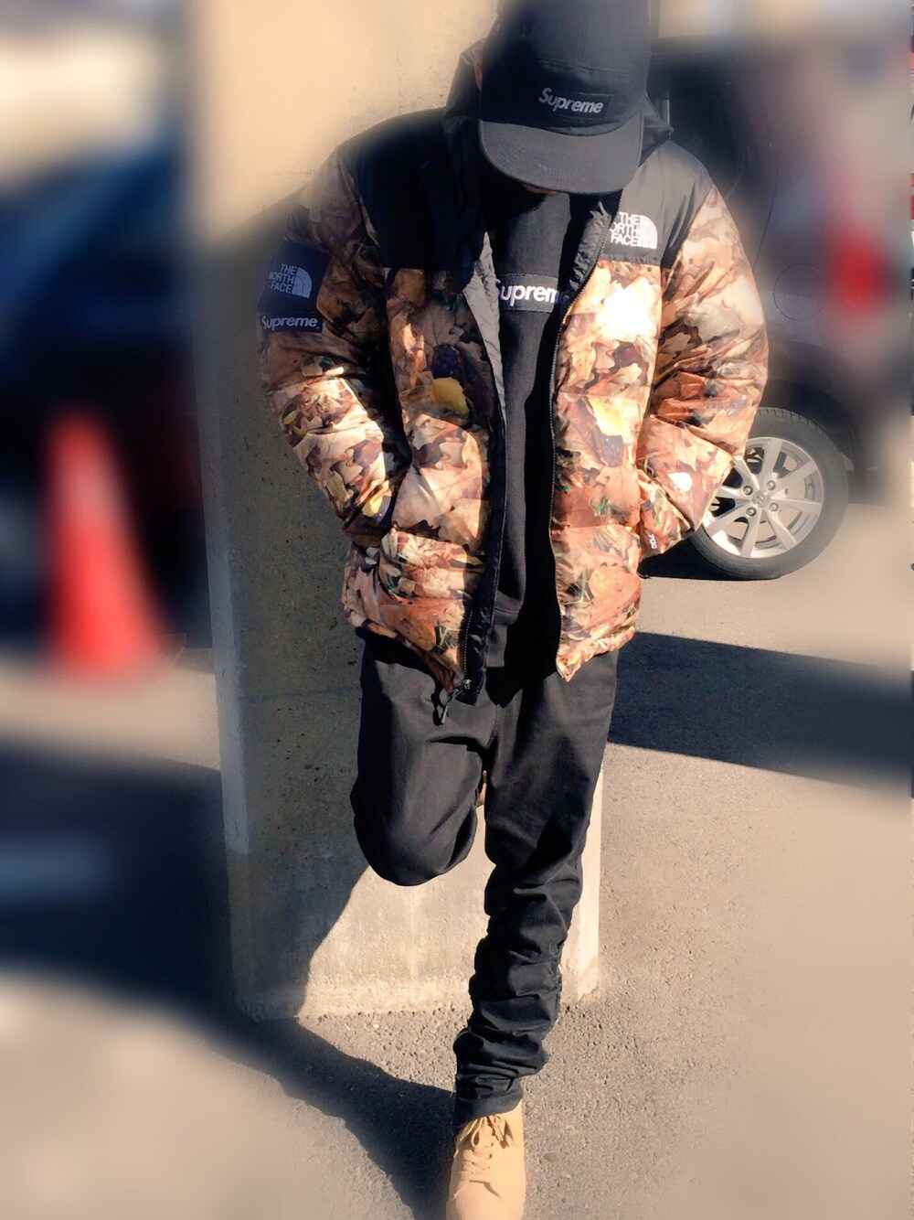 「supreme、THE NORTH FACE、ダウンジャケット、ヌプシ、シュプリーム、キャップ、ボックスロゴ、BOXLOGO、コラボ、冬」｜「Supreme のアイテム（ダウンジャケット/コート、ブラウン系）」を使った、Junkiさん（メンズ・170cm）の冬コーディネートの1枚目の写真