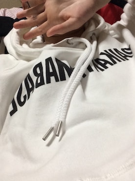 「M（エム）のアイテム（パーカー、ホワイト系）」を使った、不可思議不思議さん（メンズ）の春コーディネート