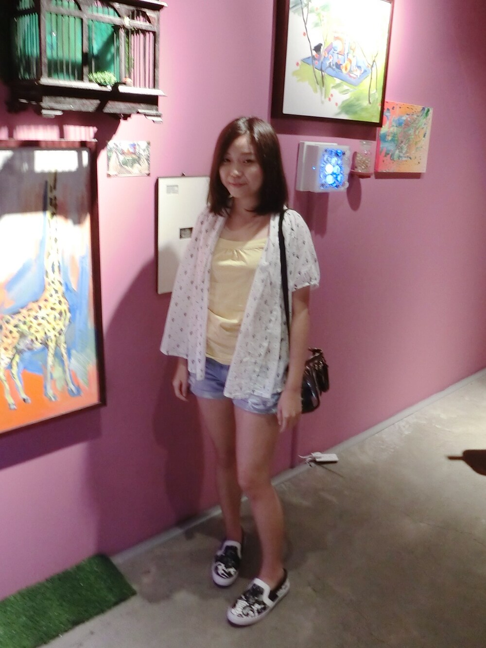 「SNIDELのアイテム（ショルダーバッグ、その他）」を使った、白萱さん（レディース・156cm）の秋コーディネートの1枚目の写真