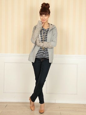 「お団子ヘアー」｜「アイテム（パーカー、グレー系）」を使った、フェリーニさん（レディース・166cm）の秋コーディネート