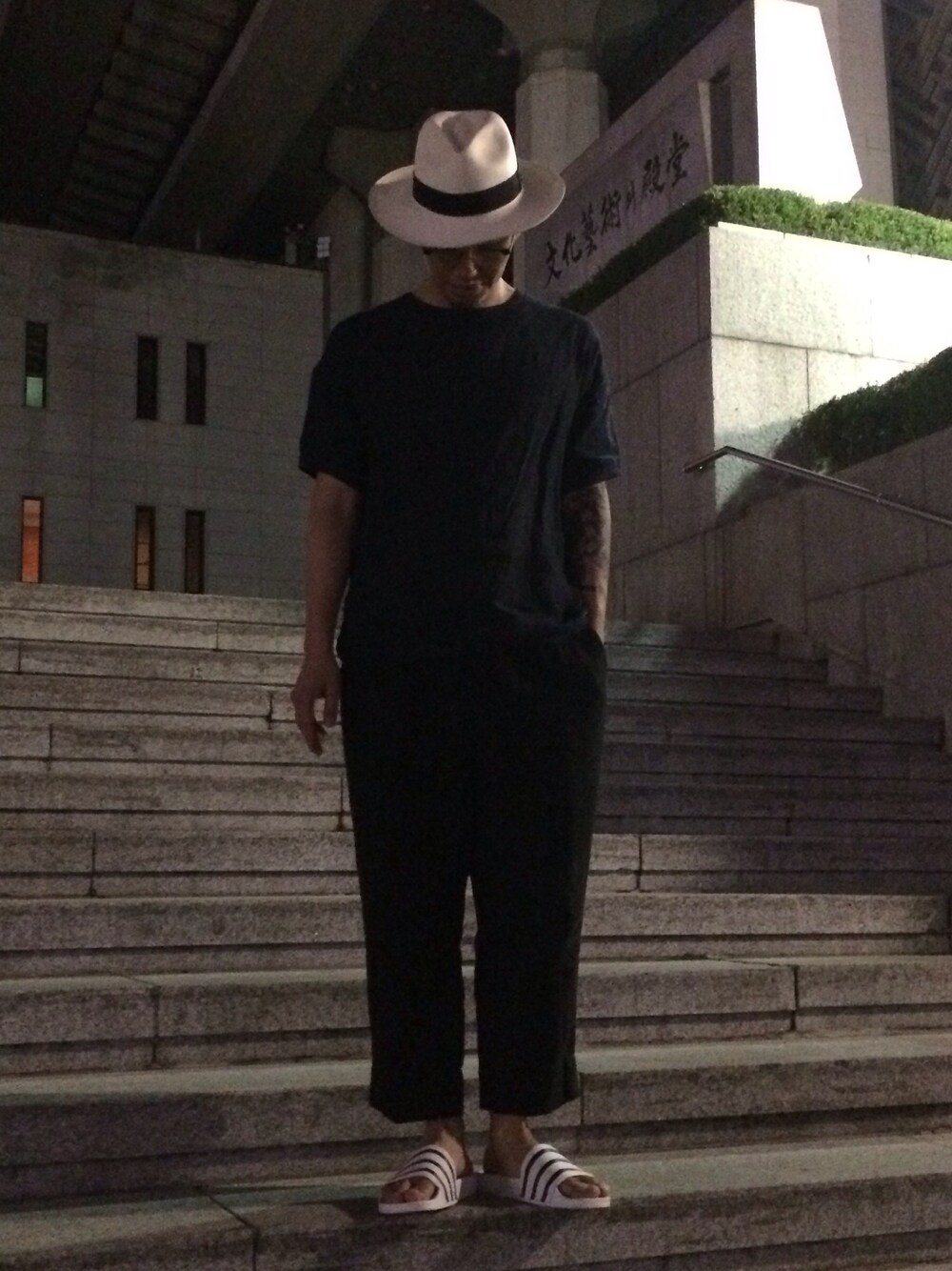 「maillot、eel、ecuaandino、adidas originals」｜「Ecua-Andinoのアイテム（ハット、ホワイト系）」を使った、윤관녕さん（メンズ・178cm）の秋コーディネートの1枚目の写真