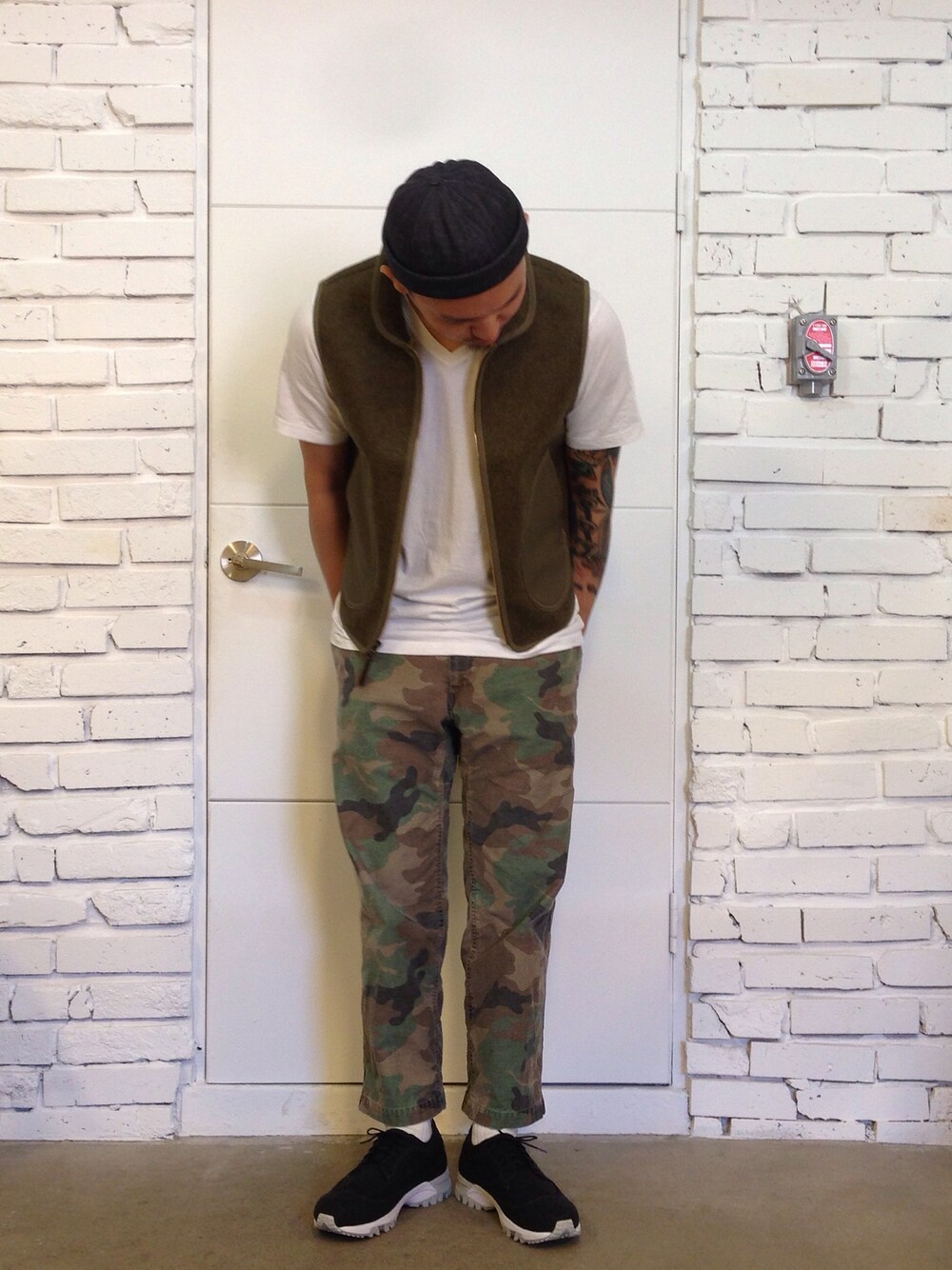 「ORPHIC、Buzz Rickson、BETON CIRE、ordinary fits」｜「beton cireのアイテム（ニットキャップ/ビーニー、その他）」を使った、윤관녕さん（メンズ・178cm）の秋コーディネートの1枚目の写真
