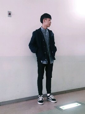 「blue」｜「アイテム（マウンテンパーカー）」を使った、NicoFerskoさん（メンズ・170cm）の春コーディネート