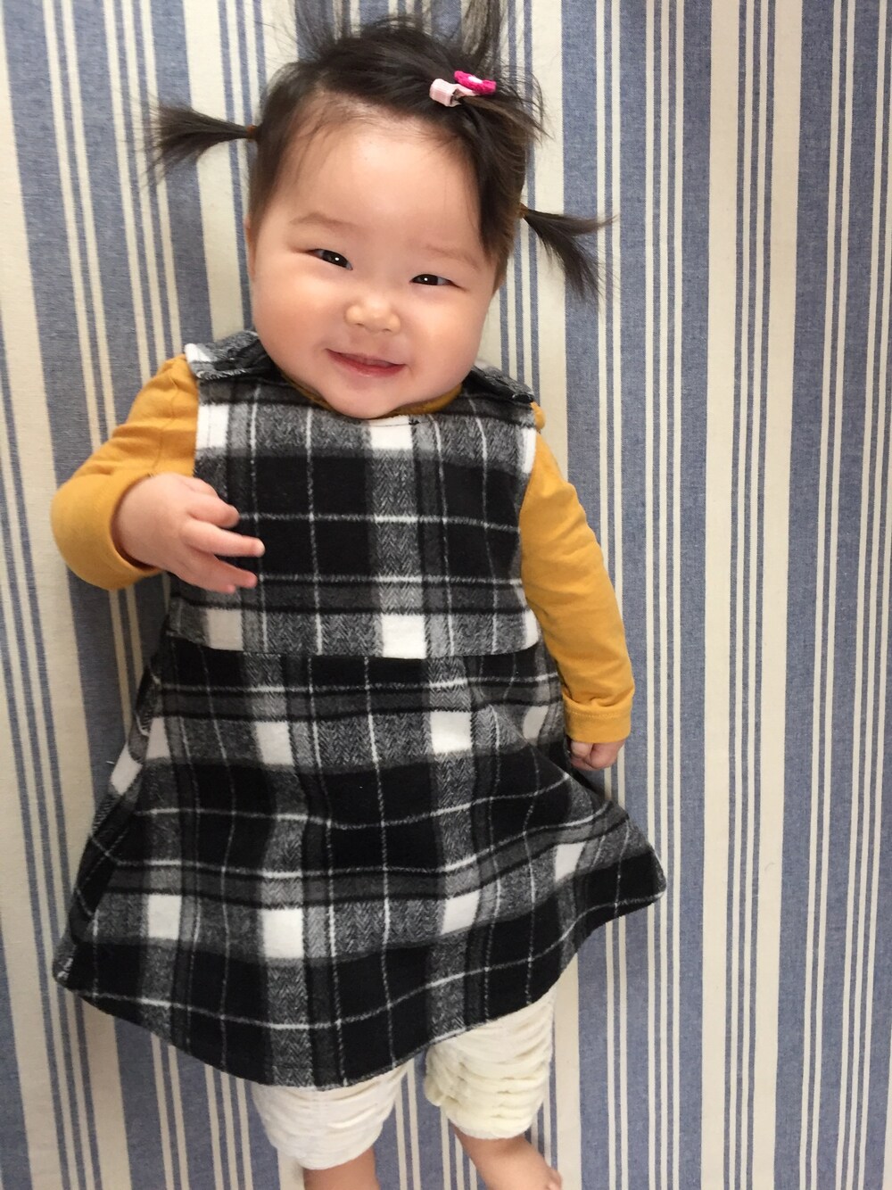 「赤ちゃん本舗のアイテム（ワンピース、ブラック系）」を使った、coconaさん（キッズ・80cm）の秋コーディネートの1枚目の写真