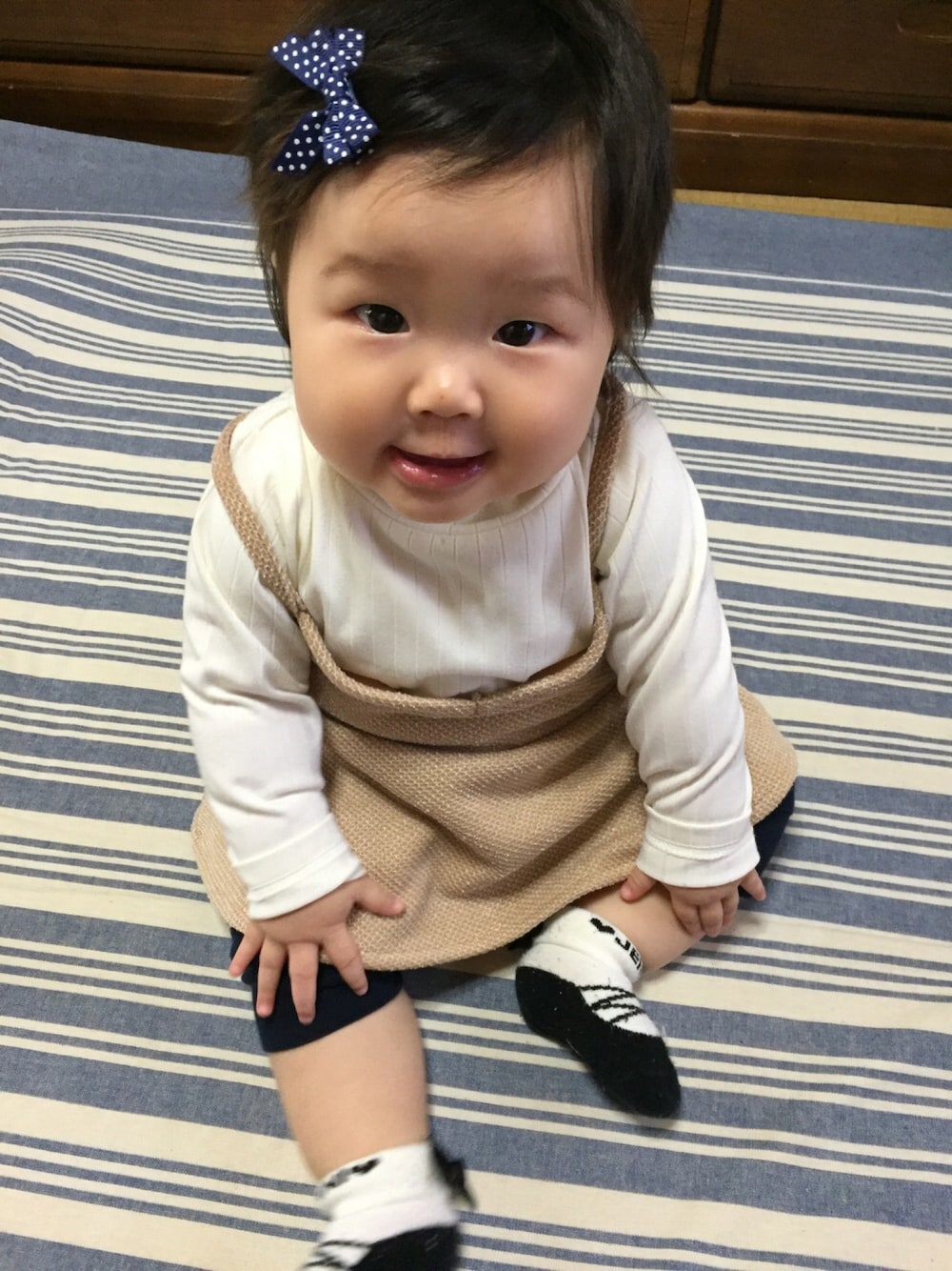 「apres les coursのアイテム（トップス、ホワイト系）」を使った、coconaさん（キッズ・80cm）の秋コーディネートの1枚目の写真