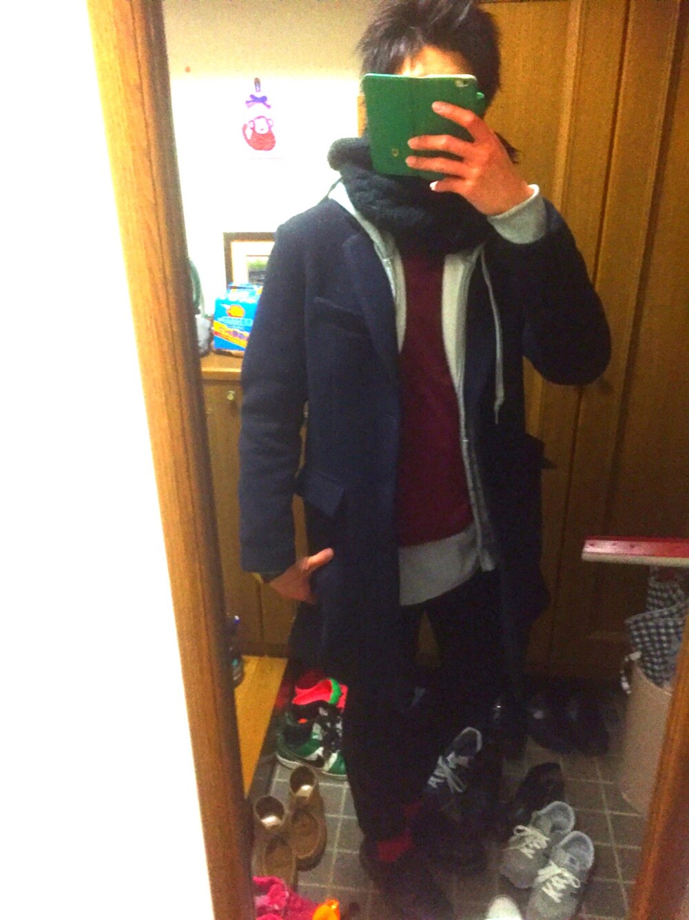 「HARE、チェスターコート、ネイビー、RAGEBLUE、Champion、パーカー、Dr.Martens、靴下屋、黒スキニー、ラフ」｜「HAREのメルトンチェスターコート(HARE)（チェスターコート、グレー系）」を使った、こーすさん（メンズ・180cm）の冬コーディネートの1枚目の写真