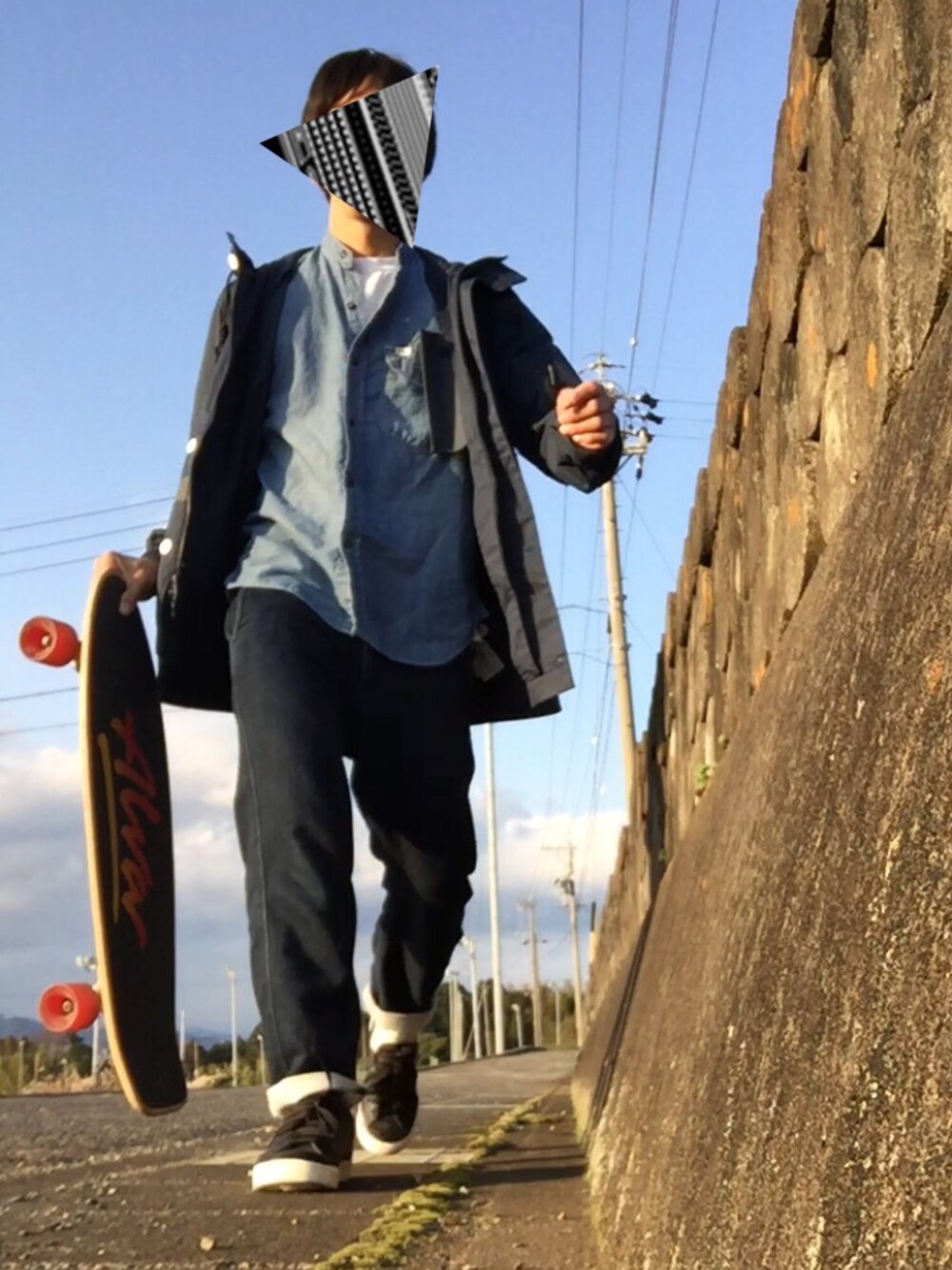 「シンプルコーデ、デニム、ロールアップ、NIKE、ジャケット、パーカー、マウンテンパーカー、ユナイテッドアローズ」｜「NIKEのアイテム（スニーカー、ブラック系）」を使った、usbusbdesignさん（メンズ・170cm）の春コーディネートの1枚目の写真