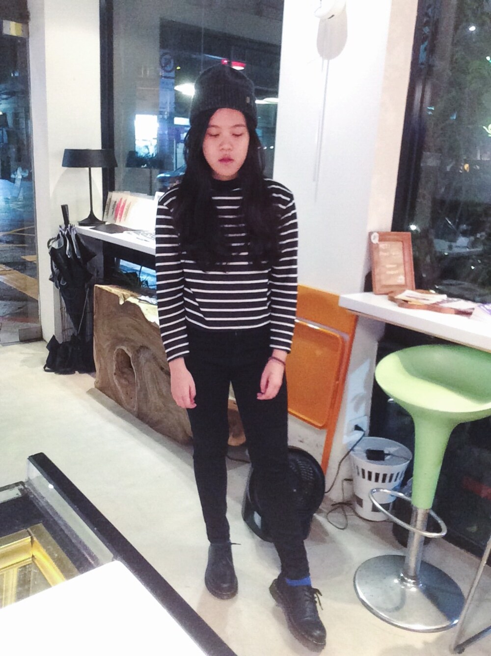 「條紋、毛帽」｜「UNIQLOのアイテム（その他パンツ、ブラック系）」を使った、cocoさん（レディース・160cm）の秋コーディネートの1枚目の写真