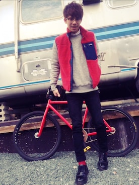 「アイテム（ベスト、レッド系）」を使った、com.さん（メンズ・170cm）の冬コーディネート