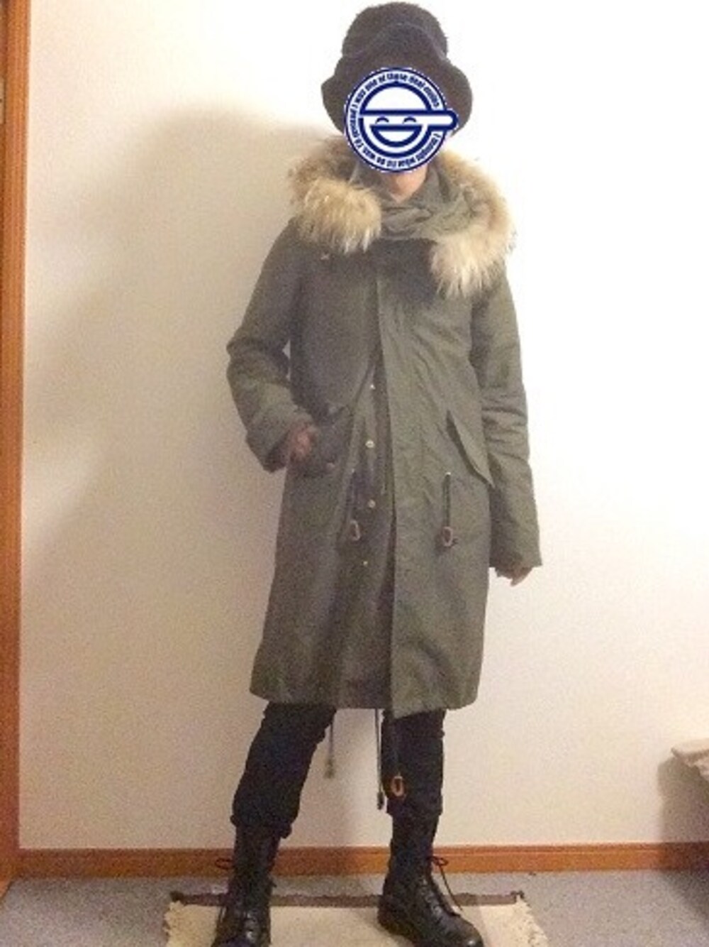 その他のモッズコート、ベージュ系のシャツ/ブラウス、ブラック系のデニムパンツを着用したメンズの冬コーディネートの1枚目の写真