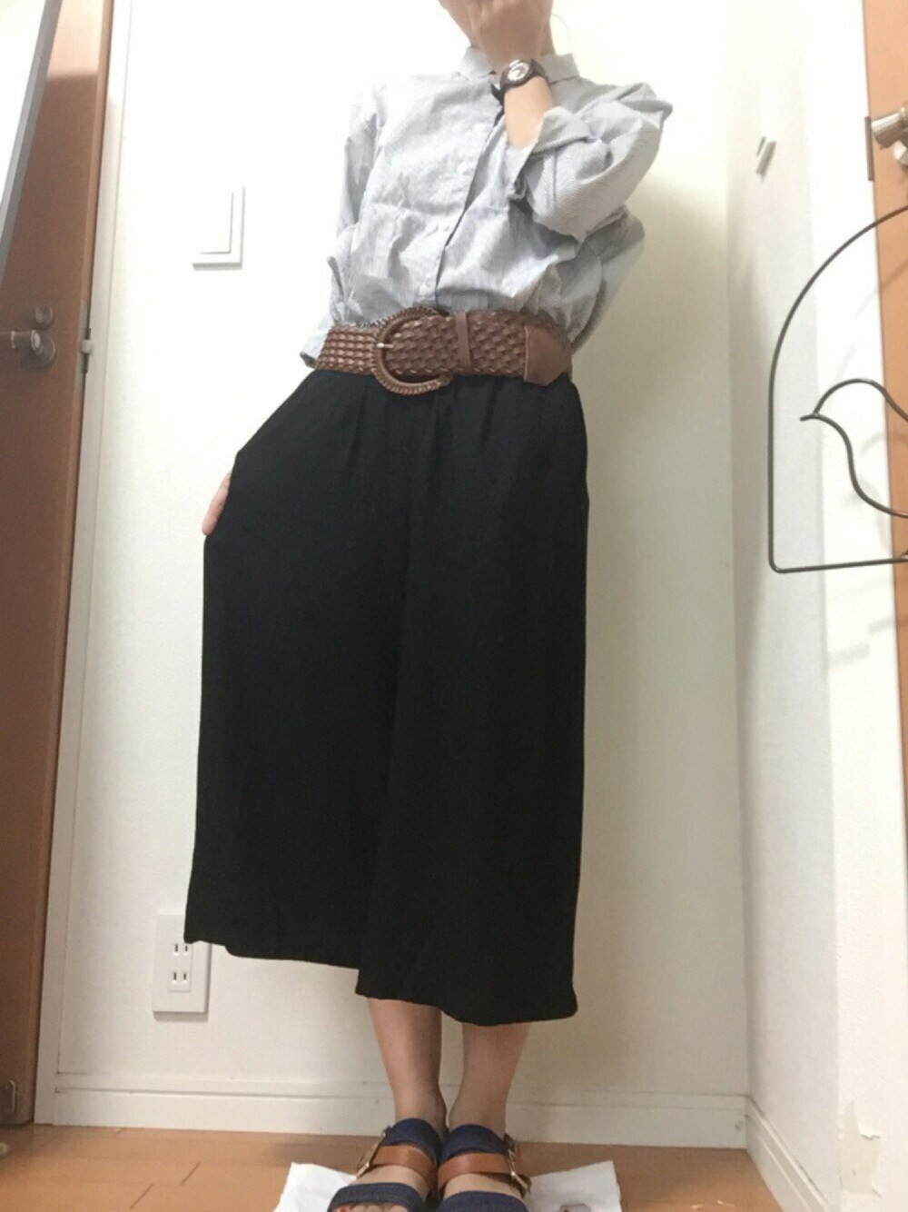 「全身ユニクロ、夏秋ミックス、大人カジュアル、ゆるコーデ、リラコ、ストライプシャツ」｜「UNIQLOのアイテム（ルームウェア/パジャマ、ブラック系）」を使った、すーさん（レディース・152cm）の夏コーディネートの1枚目の写真