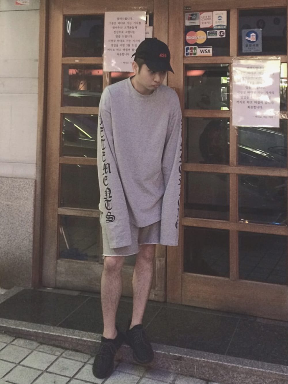 「424、vetements、yeezyboost」｜「424 CLOTHINGのアイテム（キャップ、ブラック系）」を使った、jayjoonkimさん（メンズ・177cm）の夏コーディネートの1枚目の写真