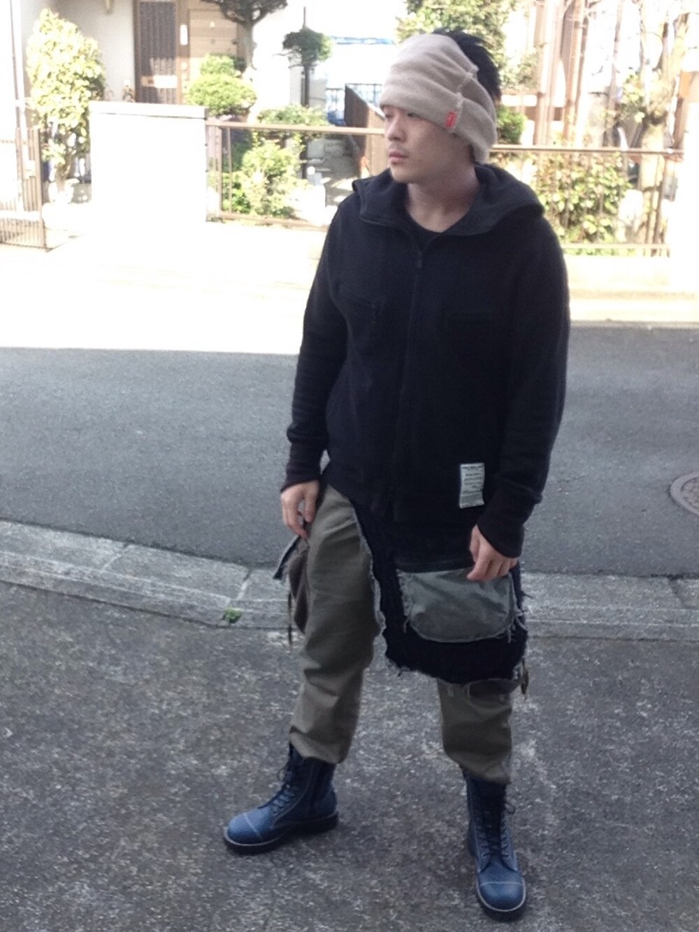 「VIRGO」｜「VIRGOwearworksのSchool hoodies（パーカー、ブラック系）」を使った、ECPWさん（メンズ・173cm）の春コーディネートの1枚目の写真