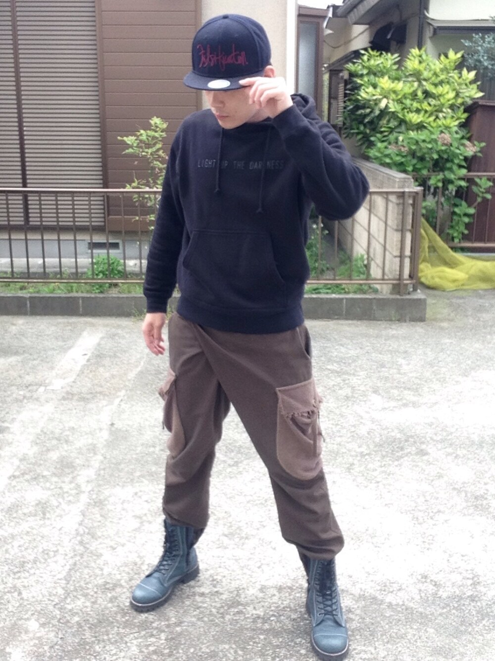「VIRGOwearworksのREV / FALSIFICATION CAP キャップ（帽子、ブラック系）」を使った、ECPWさん（メンズ・173cm）の春コーディネートの1枚目の写真