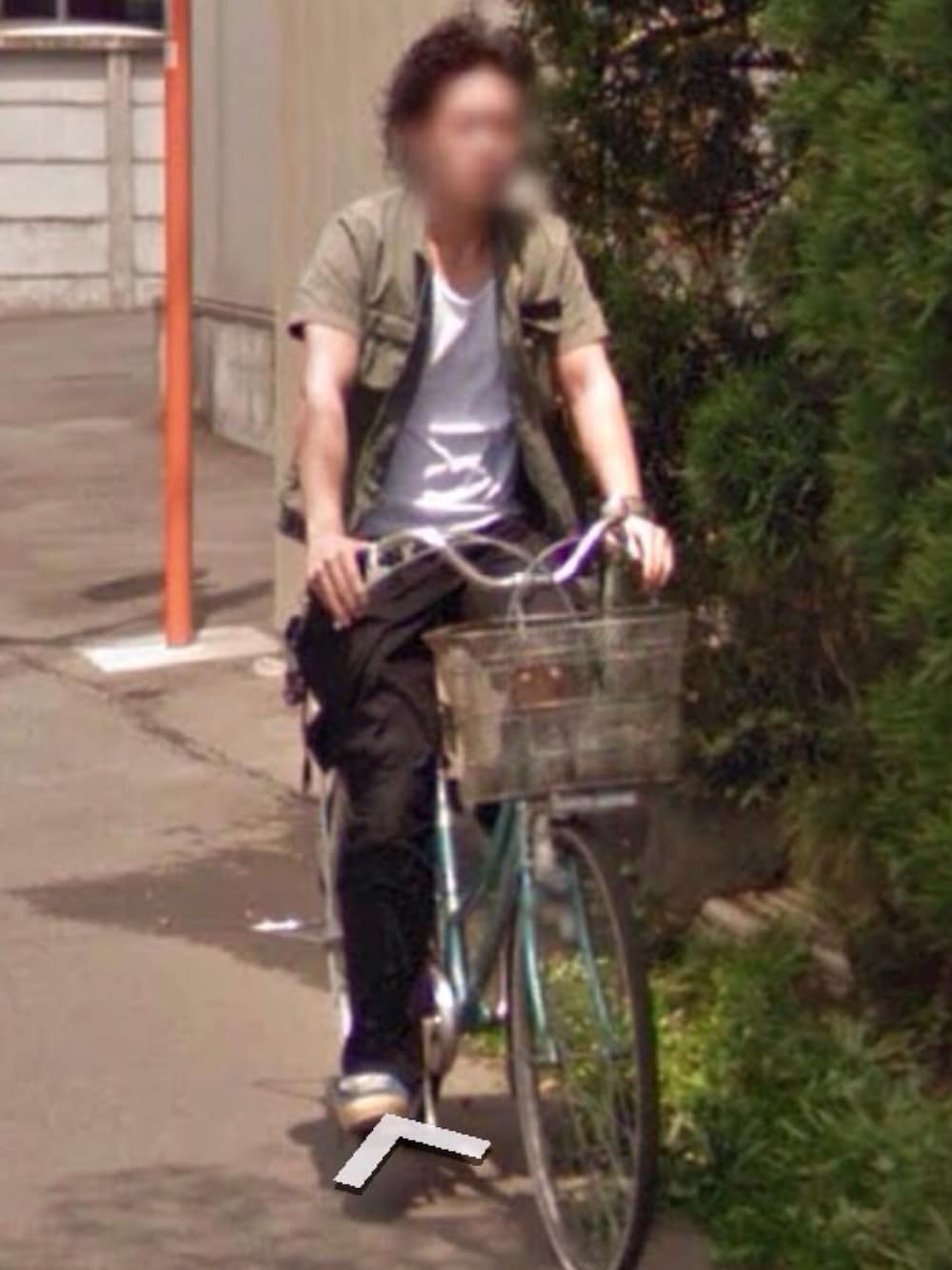 「Google earth、モザイク、ママチャリ」｜「VIRGOwearworksのVg regular tank top（タンクトップ、ホワイト系）」を使った、ECPWさん（メンズ・173cm）の秋コーディネートの1枚目の写真