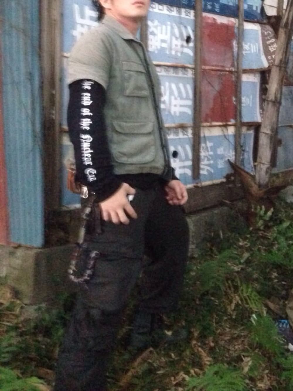 「廃墟」｜「SLANGのno more fuck n nukes×SLANG ko（Tシャツ/カットソー、ブラック系）」を使った、ECPWさん（メンズ・173cm）の秋コーディネートの1枚目の写真
