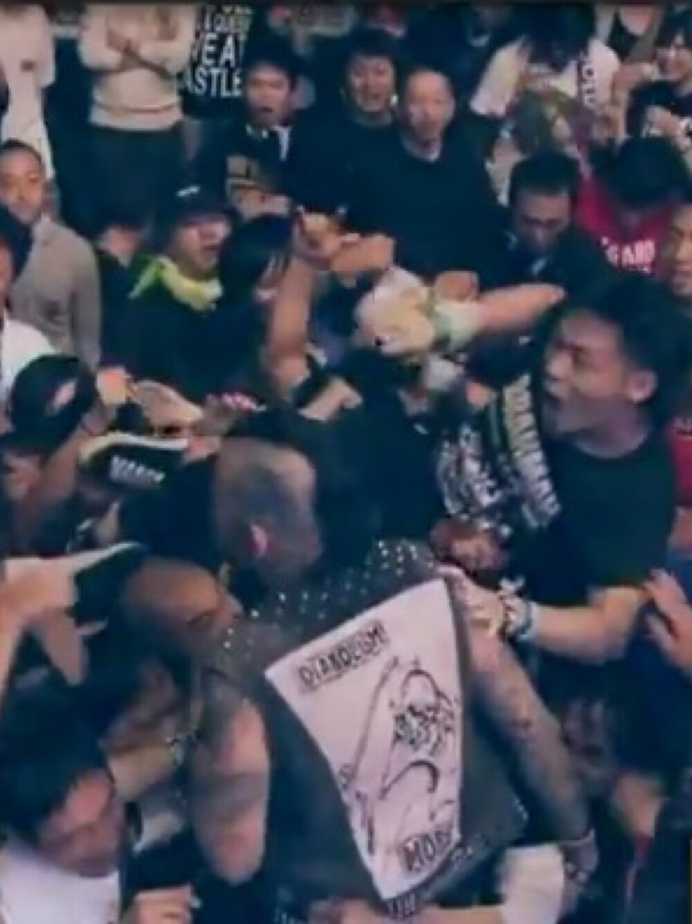 「ライブ、SLANG、BRAHMAN、尽未来祭」｜「VIRGOwearworksのImperial（スニーカー、ブラック系）」を使った、ECPWさん（メンズ・174cm）の冬コーディネートの1枚目の写真