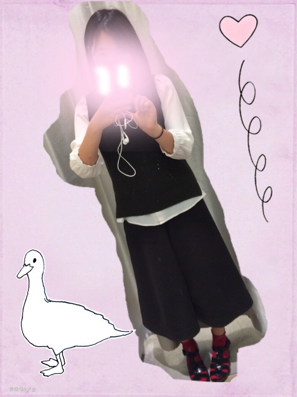 「ニットベスト、ガウチョパンツ、シャツ×ニット、サンダル×靴下、一人でぶらり」｜「靴下屋のアイテム（ソックス/靴下、レッド系）」を使った、ぴょんさん（レディース・166cm）の秋コーディネートの1枚目の写真