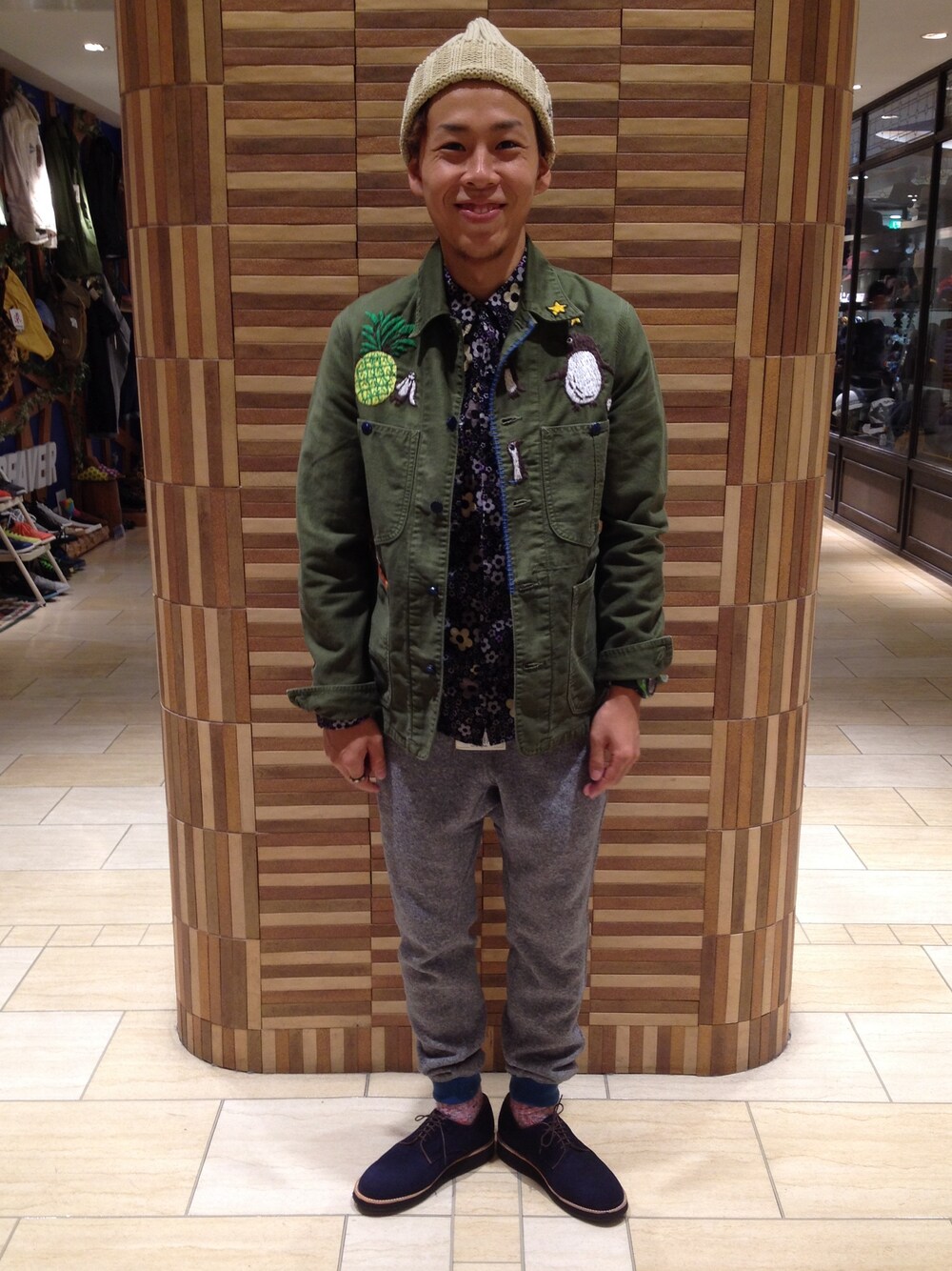 「花柄シャツ、BEAVER、men、着回しコーデ、GRAMICCI、bohemians、カバーオール、革靴、MANASTASH、ランチ」｜「CAMINANDOのCAMINANDO(カミナンド)  PIPING OX SHOES  (95)（その他シューズ、ブルー系）」を使った、funatoさん（メンズ・166cm）の秋コーディネートの1枚目の写真