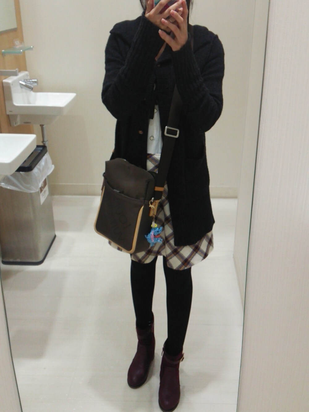 「Vivienne Westwood、Louis Vuitton、子供服」｜「Vivienne Westwoodのカーディガン（カーディガン/ボレロ、グレー系）」を使った、にじなな♡.*゜さん（レディース・148cm）の冬コーディネートの1枚目の写真