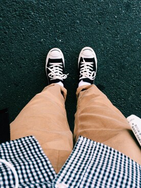 「CONVERSE（コンバース）のアイテム（スニーカー、ブラック系）」を使った、麻実さん（レディース・162cm）の冬コーディネート