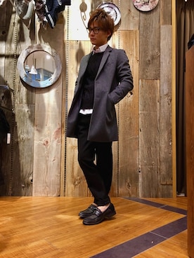 「クルーネックニット」｜三浦 誠さん（メンズ・174cm）の秋コーディネート