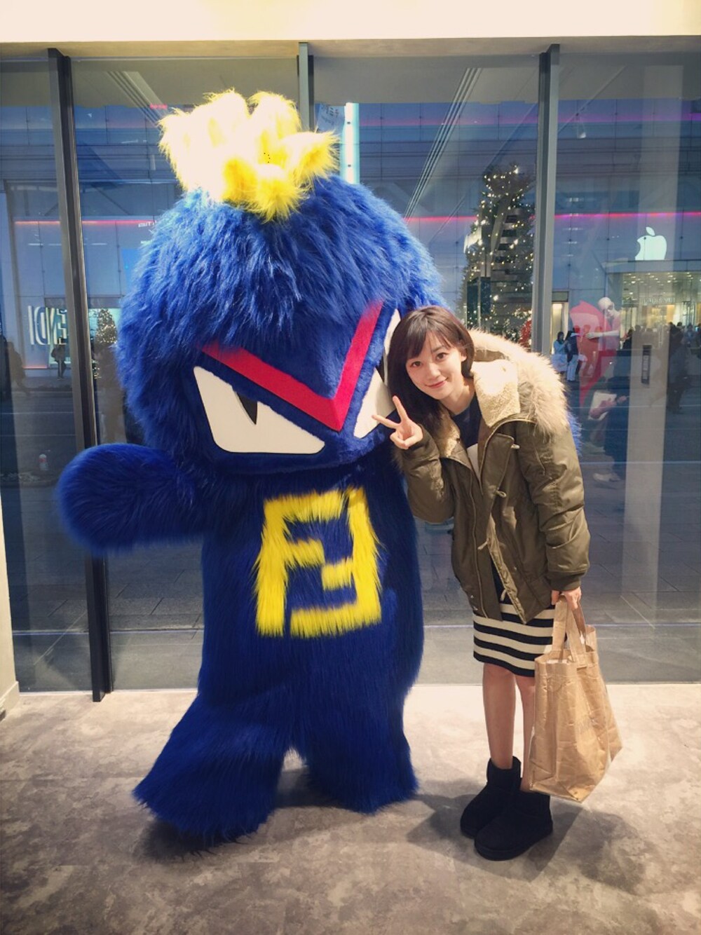 「FENDI」｜「AMERICAN RAG CIEのAMERICAN RAG CIE N-2B 【WEB限定】（モッズコート、グリーン系）」を使った、Momobabeさん（レディース・160cm）の冬コーディネートの1枚目の写真