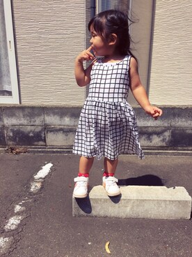「H&M（エイチ・アンド・エム）のアイテム（ワンピース/ドレス、ホワイト系）」を使った、りーさんさん（キッズ・90cm）の夏コーディネート