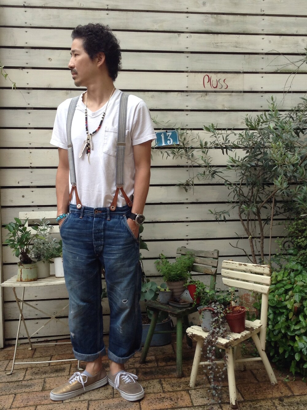 「本日のしんかいさん、pluss福岡、福岡、福岡pluss、スニーカー、VANS、白Tシャツ、サスペンダー、デニム」｜「US VANSのアイテム（サンダル、ゴールド系）」を使った、shinkai teruhikoさん（メンズ・168cm）の夏コーディネートの1枚目の写真
