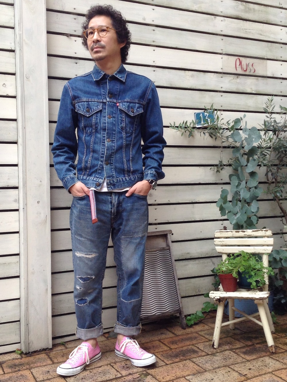 「オトナカジュアル、アメカジ、デニム、リーバイス、スニーカー、本日のしんかいさん、pluss福岡」｜「Levi'sのアイテム（デニムジャケット、ブルー系）」を使った、shinkai teruhikoさん（メンズ・168cm）の秋コーディネートの1枚目の写真