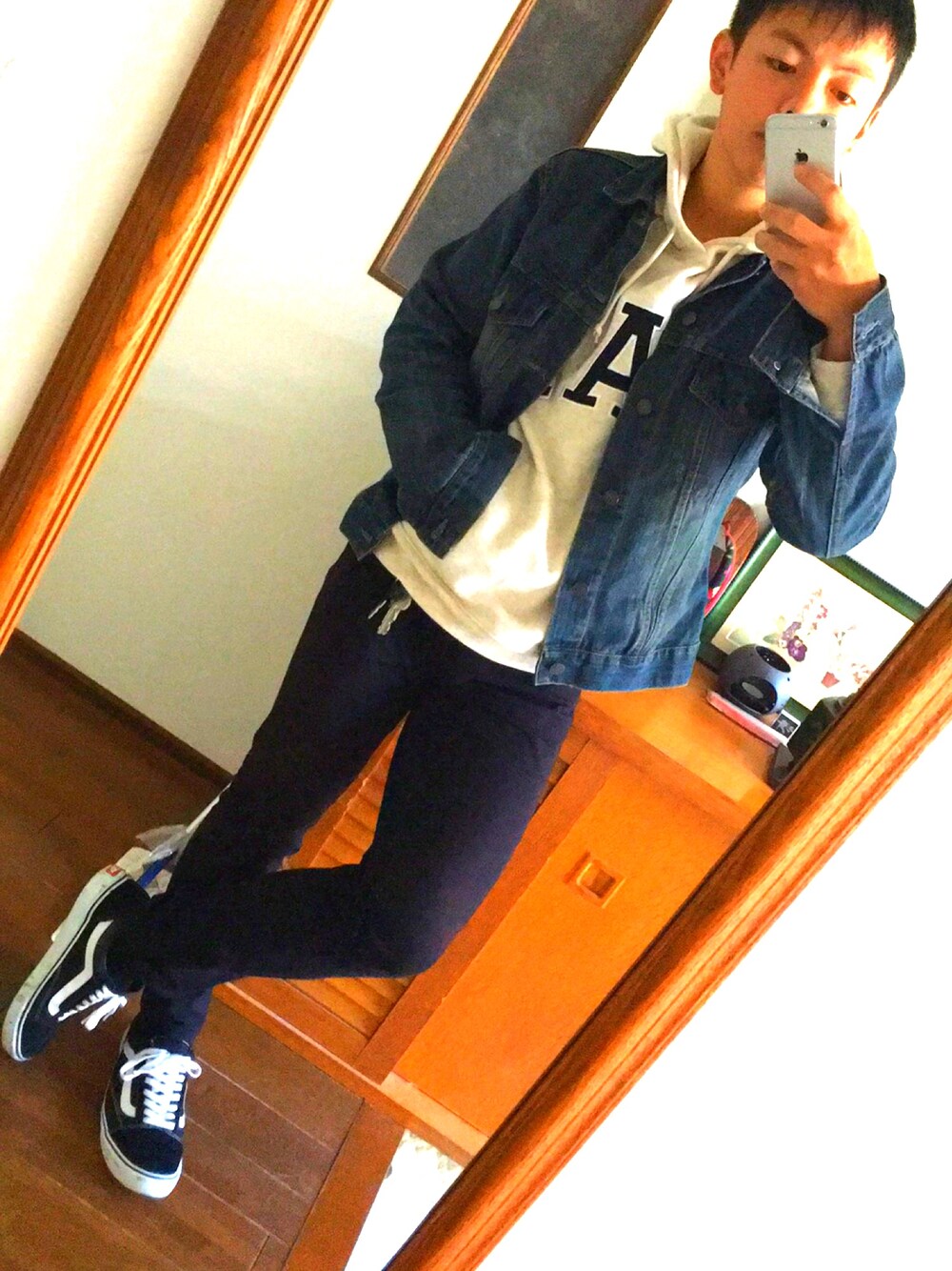 「GAPのアイテム（パーカー、ベージュ系）」を使った、まーたかさん（メンズ・165cm）の秋コーディネートの1枚目の写真