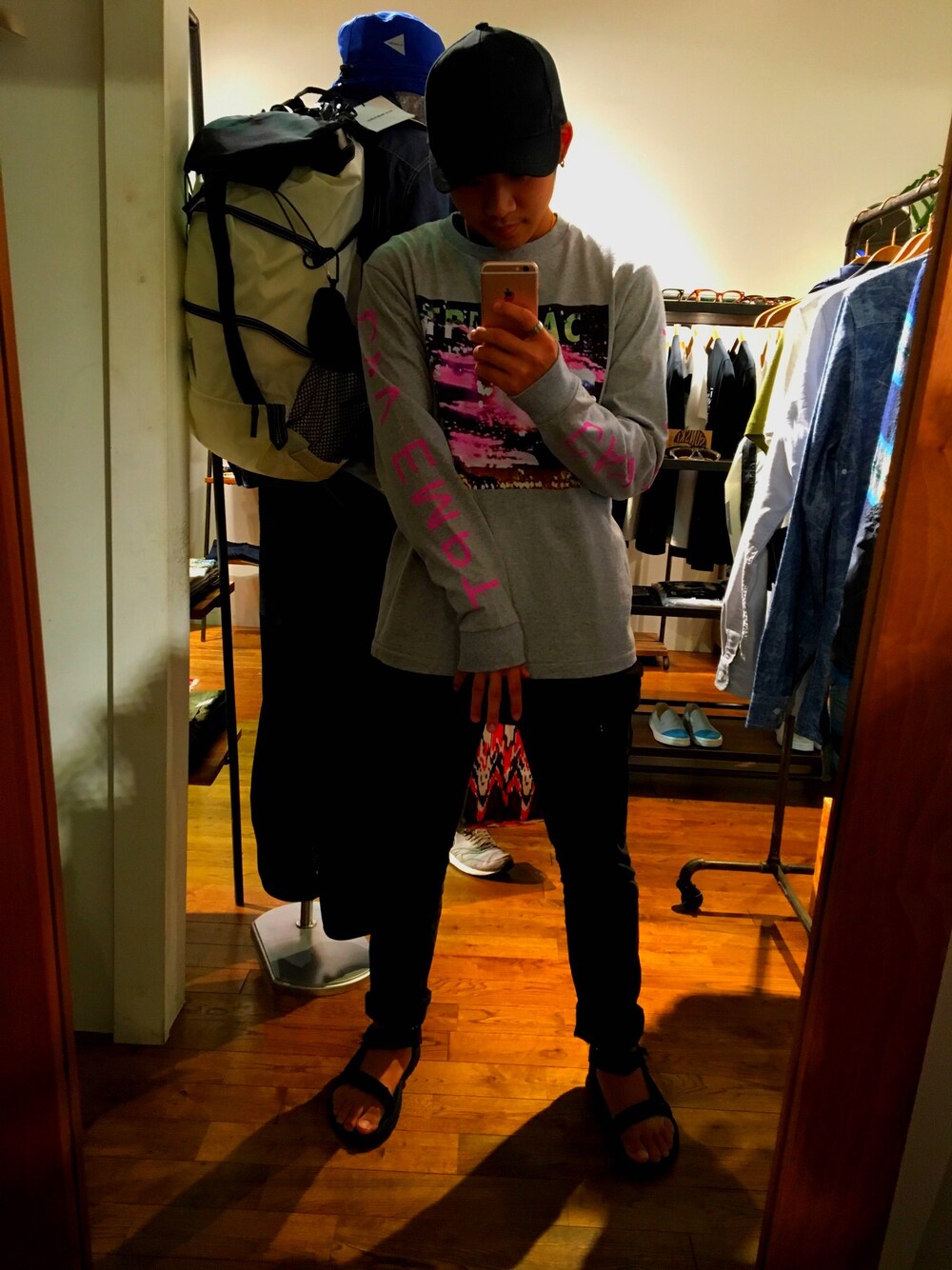 「C.Eのアイテム（スウェット、グレー系）」を使った、AKItoさん（メンズ・165cm）の夏コーディネートの1枚目の写真