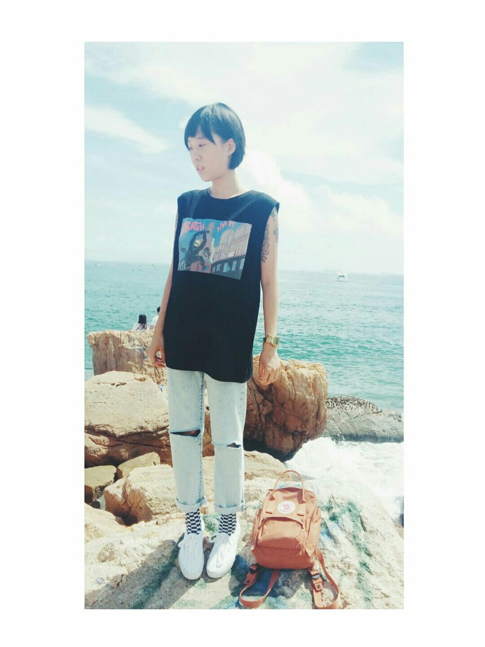 「VANS、TOPSHOP、blue、kankenmini、low classic」｜「LOW CLASSICのアイテム（ベスト、ブラック系）」を使った、weirdstrangerさん（レディース・160cm）の夏コーディネートの1枚目の写真
