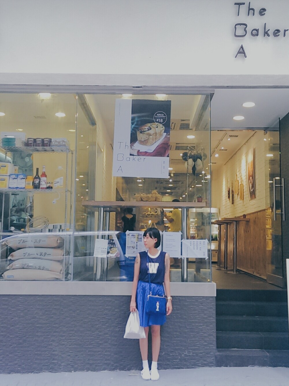 「Weekday、VANS、blue、white、Yizi」｜「WEEKDAYのアイテム（ベスト、ブルー系）」を使った、weirdstrangerさん（レディース・160cm）の秋コーディネートの1枚目の写真