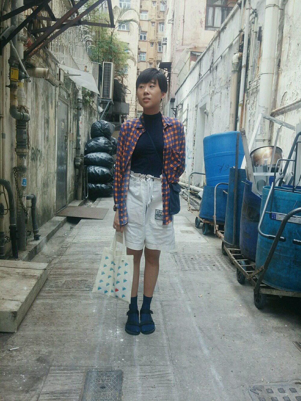 「blue、VINTAGE、boyish」｜「elevenfloorのアイテム（ベスト、ブルー系）」を使った、weirdstrangerさん（レディース・162cm）の春コーディネートの1枚目の写真