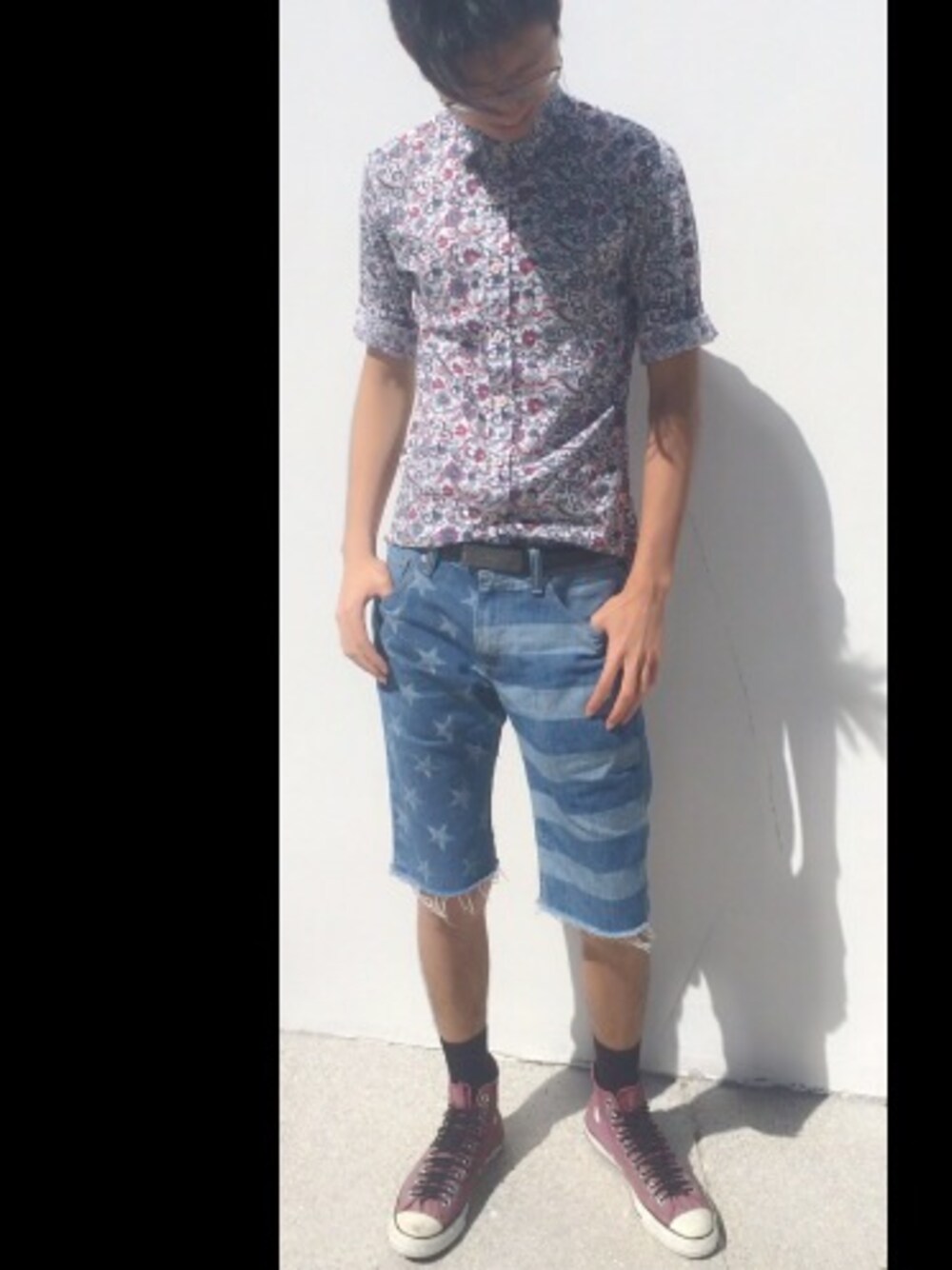 「TROYのアイテム（シャツ/ブラウス、ホワイト系）」を使った、Andrew Leeさん（メンズ・180cm）の秋コーディネートの1枚目の写真