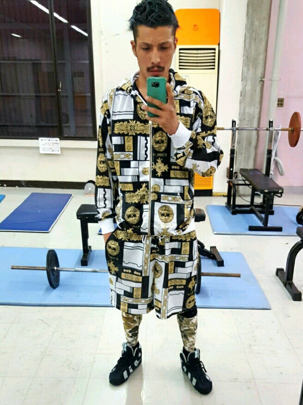「JOYRICHのアイテム（その他アウター、その他）」を使った、nooobさん（メンズ・174cm）の秋コーディネートの1枚目の写真