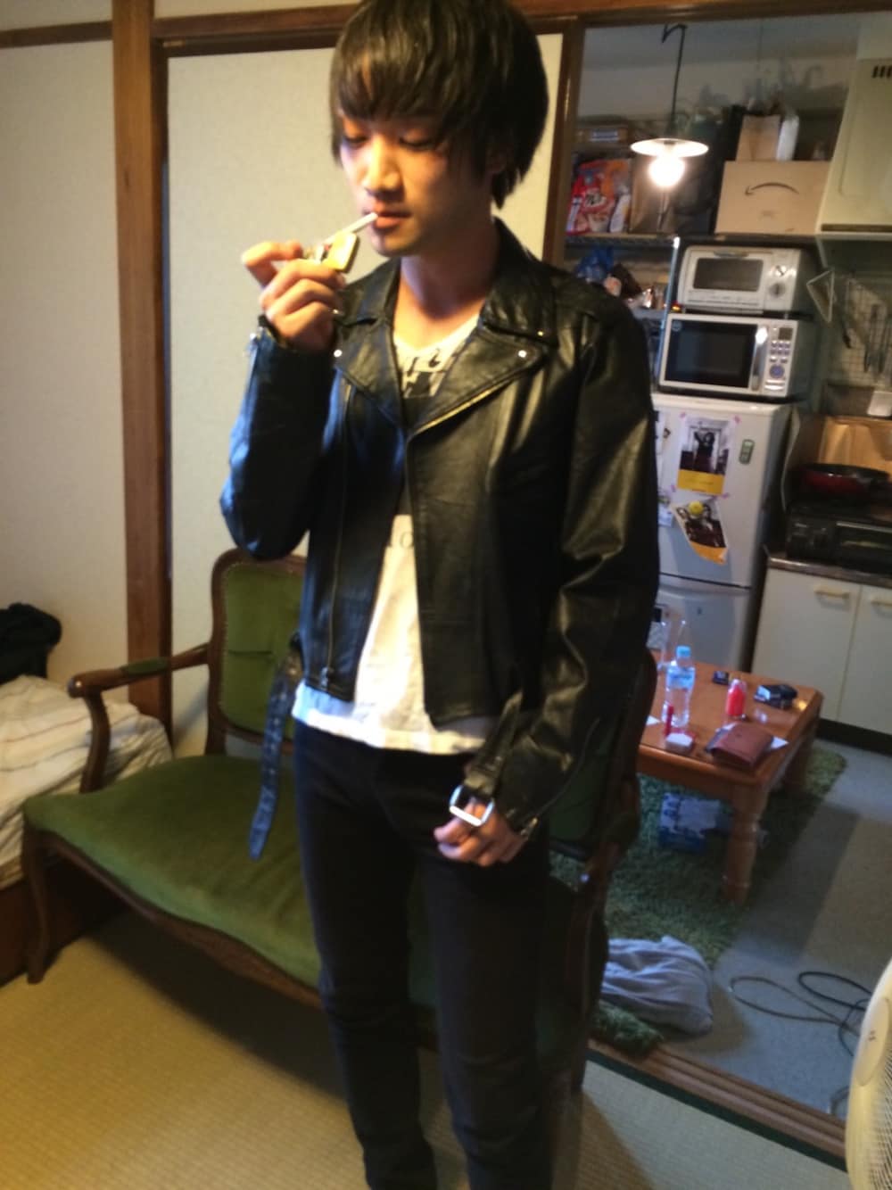 「ライダース、スキニー、Tシャツ、革ジャン、タバコ、バイク、zippo」｜「BALMAINのBalmain Leather biker jacket（ライダースジャケット、その他）」を使った、たっちーさん（メンズ・175cm）の春コーディネートの1枚目の写真