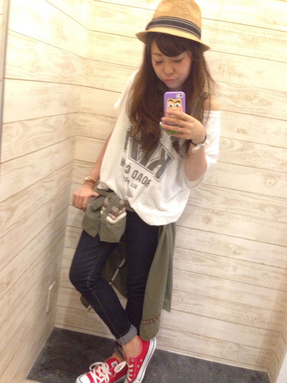 「デニム、コンバース、converse、Ungrid、hat、ミリタリーシャツ、ロックT、CONTRAIL」｜「CONTRAILのストローHAT

CONTRAIL 2013 summer item（ハット、ブラウン系）」を使った、mkさん（レディース・149cm）の春コーディネートの1枚目の写真