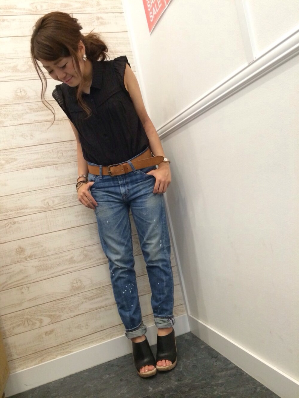「デニム、ブラウス、Ungrid、大人カジュアル、ヘアアレンジ、JEFFREY CAMPBELL、CONTRAIL」｜「Ungridの 【Men’s Like】ｳﾞｨﾝﾃｰｼﾞﾎﾞｰｲｽﾞﾃﾞﾆﾑ （その他パンツ、ブルー系）」を使った、mkさん（レディース・149cm）の夏コーディネートの1枚目の写真