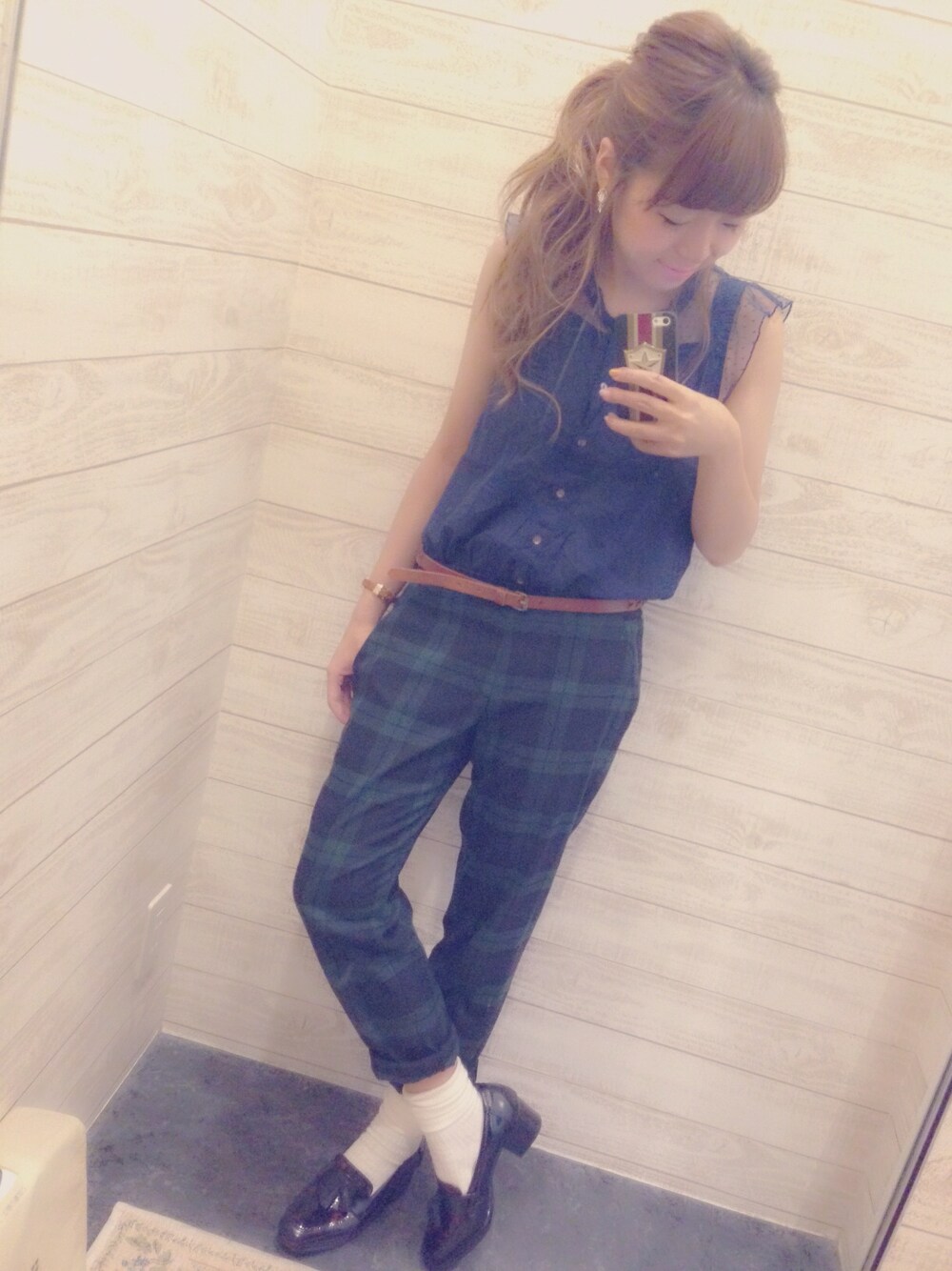 「Ungrid、UNIQLO、H&M、ネイビー、チェック、白ソックス、ローファー」｜「UNIQLOのUNIQLO,,,チェックPT（その他パンツ、ブルー系）」を使った、mkさん（レディース・149cm）の秋コーディネートの1枚目の写真