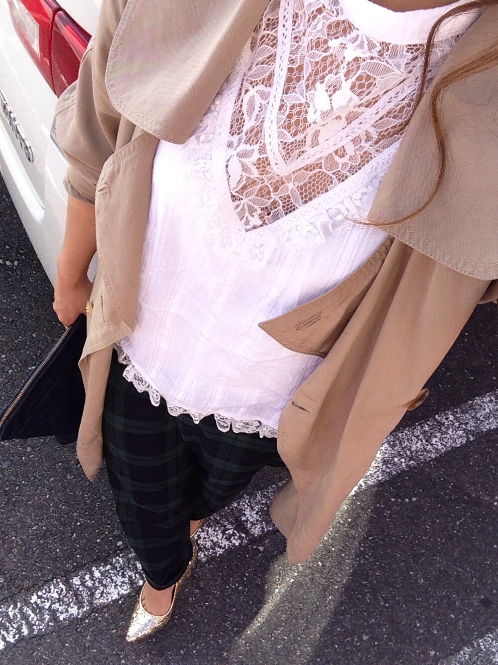 「TODAYFUL、Ungrid、UNIQLO、チェック、ゴールド、ポインテッドトゥ、トレンチコート、クラッチバッグ、ランチ」｜「UNIQLOのUNIQLO,,,チェックPT（その他パンツ、ブルー系）」を使った、mkさん（レディース・149cm）の秋コーディネートの1枚目の写真