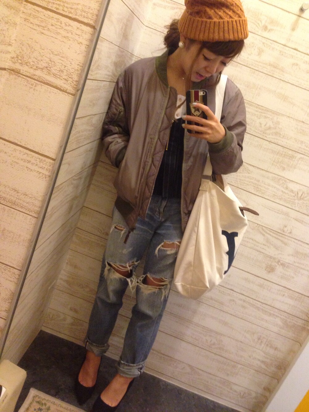 「CONTRAIL、TODAYFUL、Ungrid、ROSE BUD、Bershka、MA-1、ビスチェ、ニット帽、ダメージデニムパンツ、ポインテッドトゥ」｜「Ungridの ｳﾞｨﾝﾃｰｼﾞMA1 （その他アウター、グリーン系）」を使った、mkさん（レディース・149cm）の秋コーディネートの1枚目の写真
