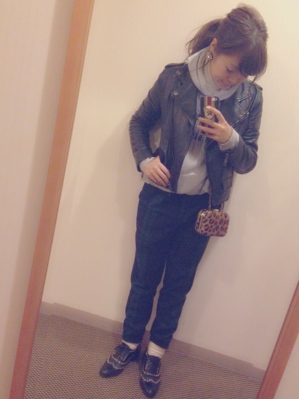 「Ungrid、TODAYFUL、UNIQLO、Lily Brown、vintage、ライダース、パーカー、NIKE、チェック、レオパード」｜「LILY BROWNのレザーライダースジャケット（ライダースジャケット、ブラック系）」を使った、mkさん（レディース・149cm）の冬コーディネートの1枚目の写真