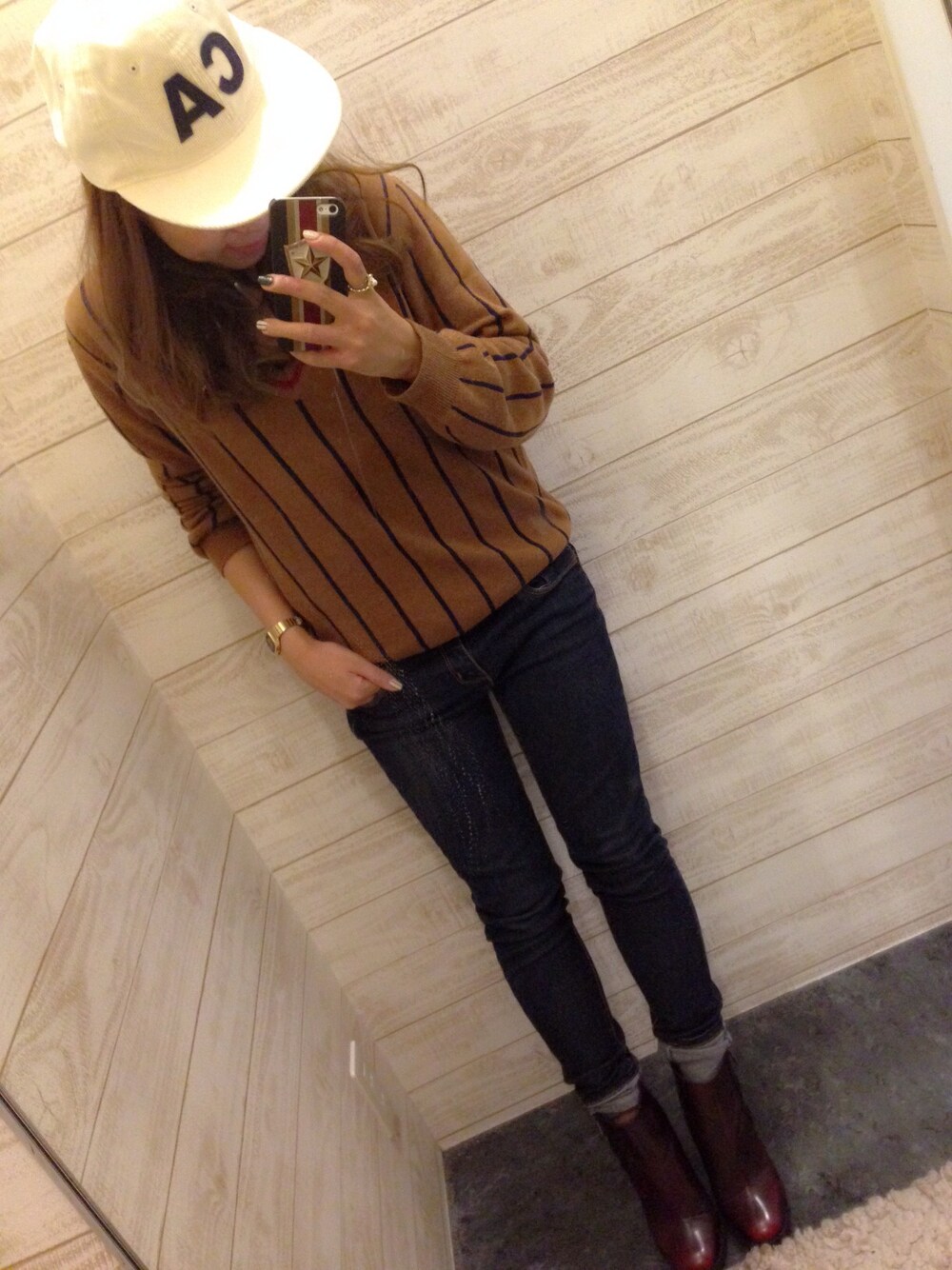 「Ungrid、CONTRAIL、TODAYFUL、ZARA、ストライプ、Vネックニット、スキニーデニム、サイドゴアブーツ」｜「Ungridの 【Casual】ｽﾄﾗｲﾌﾟVﾈｯｸﾆｯﾄ （ニット/セーター、イエロー系）」を使った、mkさん（レディース・149cm）の冬コーディネートの1枚目の写真