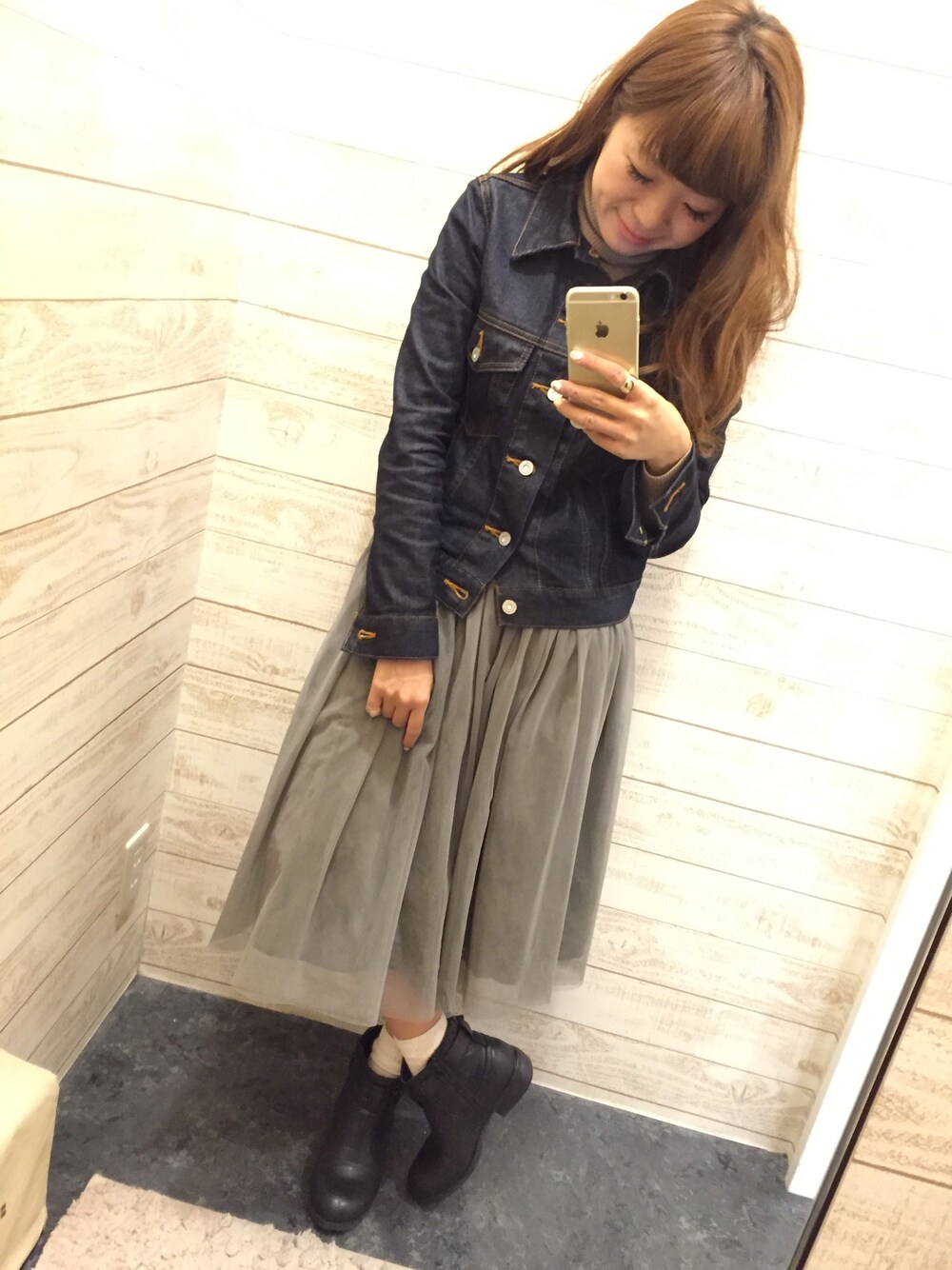 「moussy、Ungrid、FOREVER 21、UNIQLO、Gジャン、ワンウォッシュデニム、デニムジャケット、チュールスカート、エンジニアブーツ、カジュアル」｜「MOUSSYのOnewash STR FIT JK（デニムジャケット、ブルー系）」を使った、mkさん（レディース・149cm）の春コーディネートの1枚目の写真